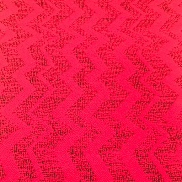 NWT LuLaRoe Cassie Red/Black Skirt Size XS A1 - Picture 2 of 4